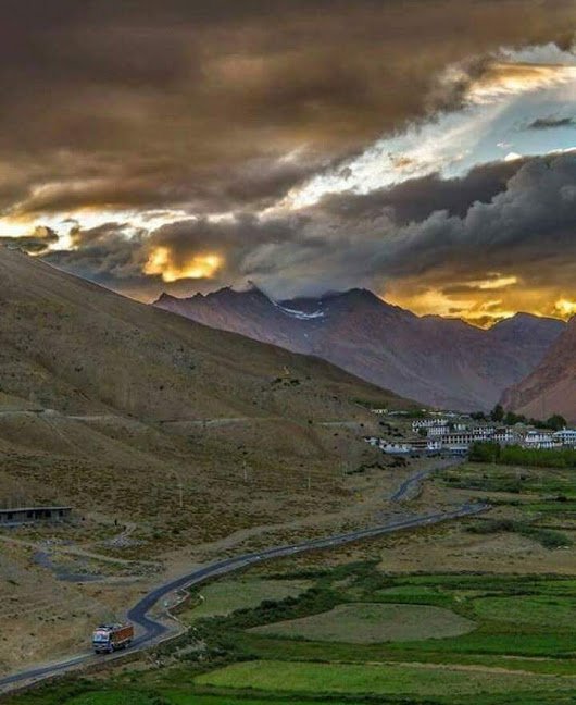 Kaza%20at%20Spiti%20Valley%20.jpg