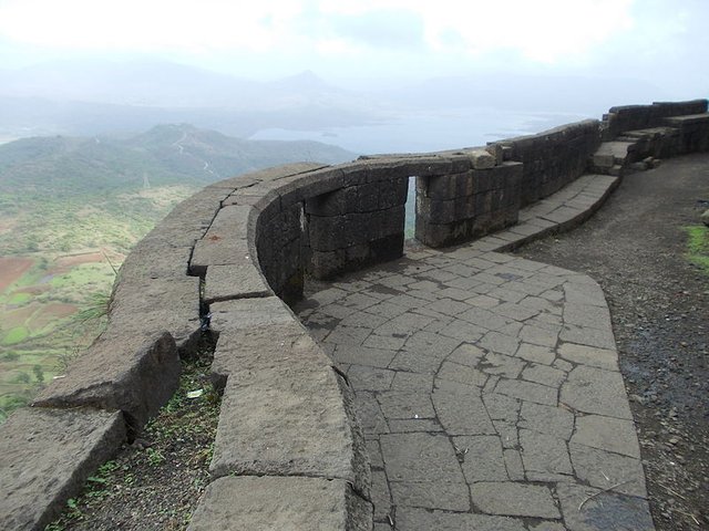 800px-Lohagad-2.jpg