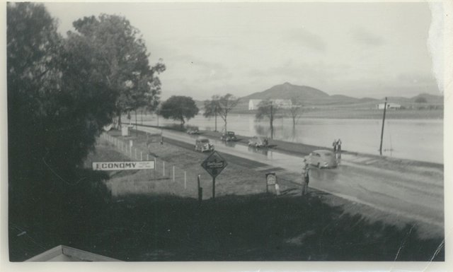 Strwberry Hill Looking North 101 Freeway.jpg