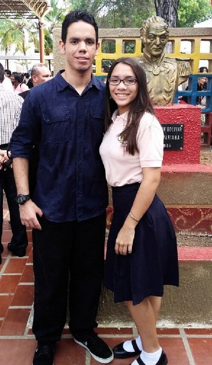 Graduacion bachiller con mi hermano @joecha.jpg