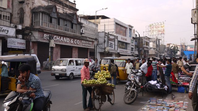 Fruit_seller_in_Abids,_Hyderabad.jpg