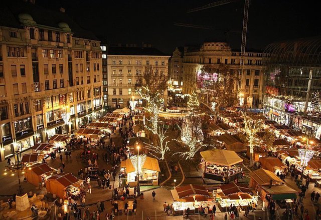 Winter-market-at-Vörösmarty-square_origo.hu_.jpg