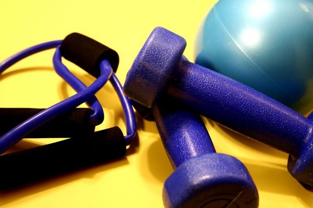 exercise-equipment-including-a-turquoise-rubber-ball-725x483.jpg