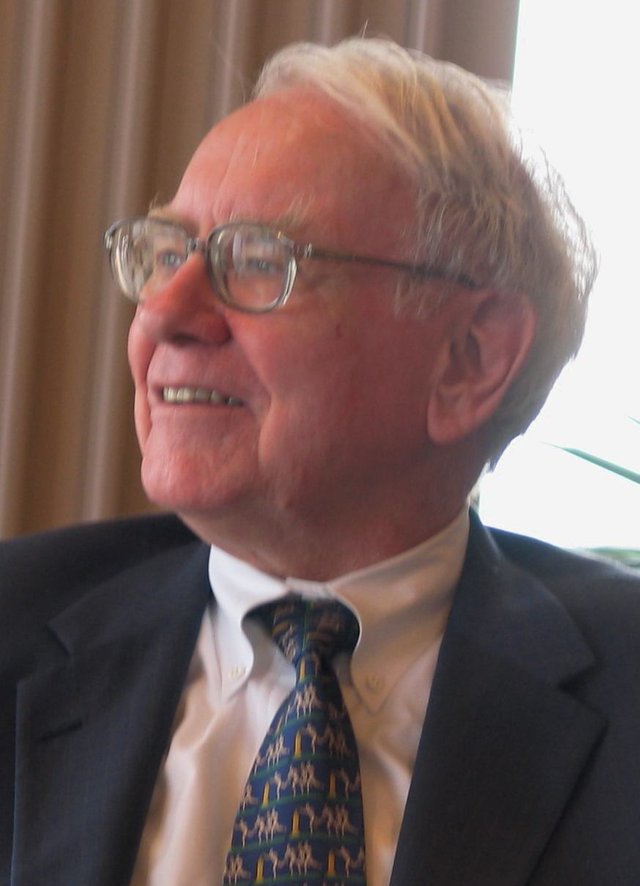 Warren_Buffett_KU-crop,flip.jpg