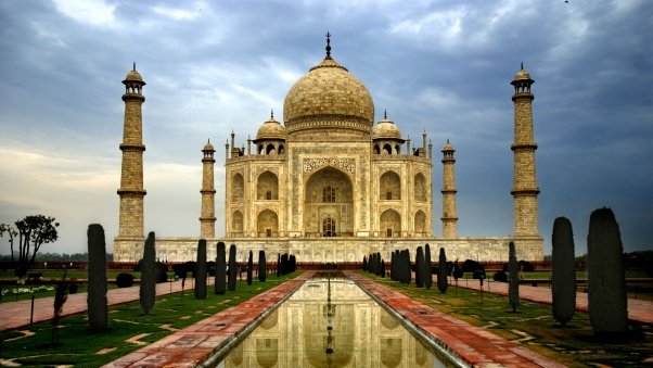 india_city_agra_taj_mahal_architecture_marble_domes_minarets_cloudy_day_sky_clouds_59156_602x339.jpg