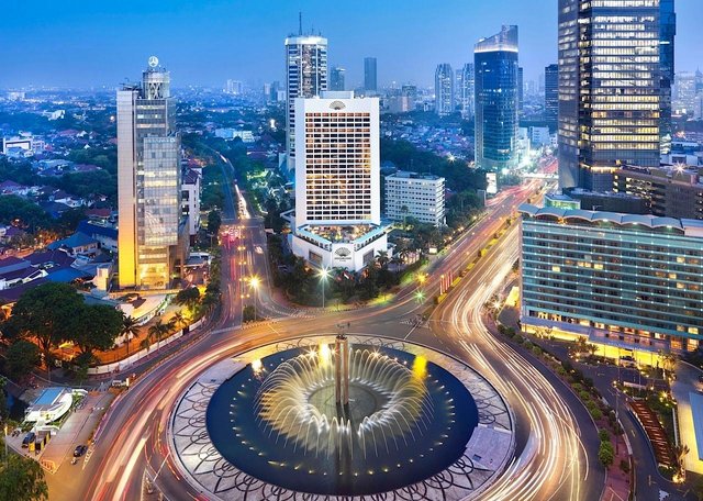 Lagos-City roundabout.jpg