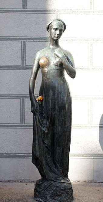 Statue of Juliet.jpg