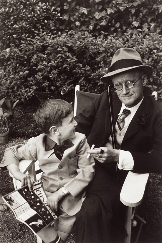 James_Joyce_with_grandson_sitting_on_a_bench.jpg