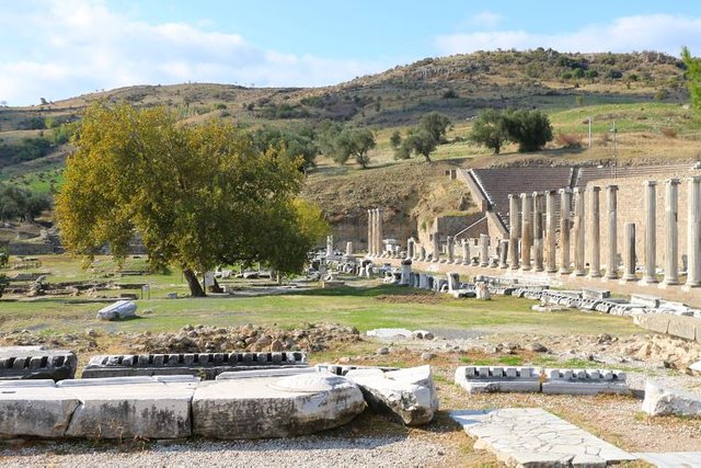 Asklepieion Pergamon.jpg