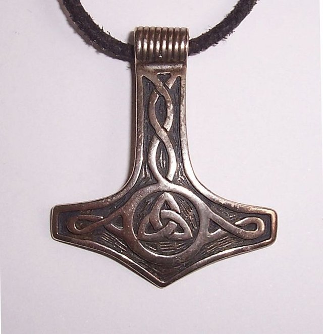 A_thorshammer_mjölnir_be22.jpg