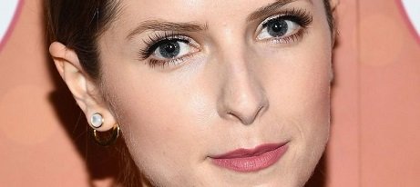 anna-kendrick-diamond-shaped-nose-1478905310.jpg