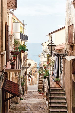 street-in-tropea-calabria-italy-conde-nast-traveller-8sept16-oliver-pilcher_304x456.jpg