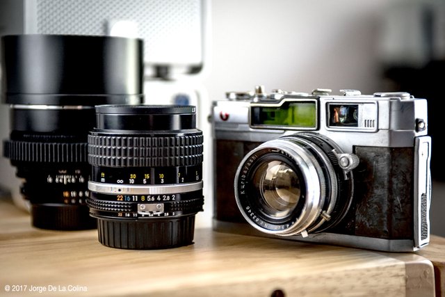 Old-Camera-and-Lenses.jpg