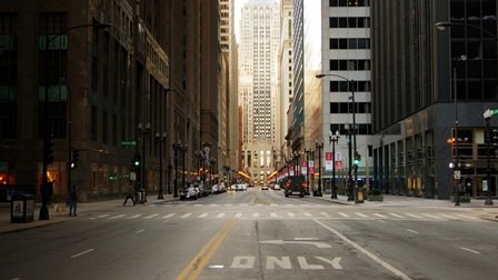 City-street-of-Chicago-in-USA-skyscrapers_1600x900.jpg