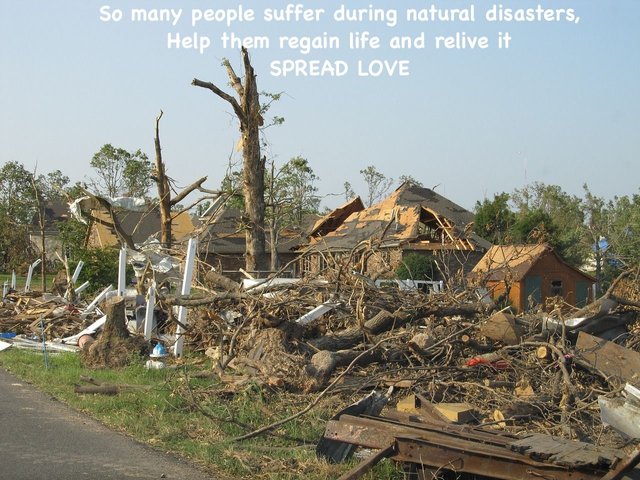 tornado-1650683_1280.jpg