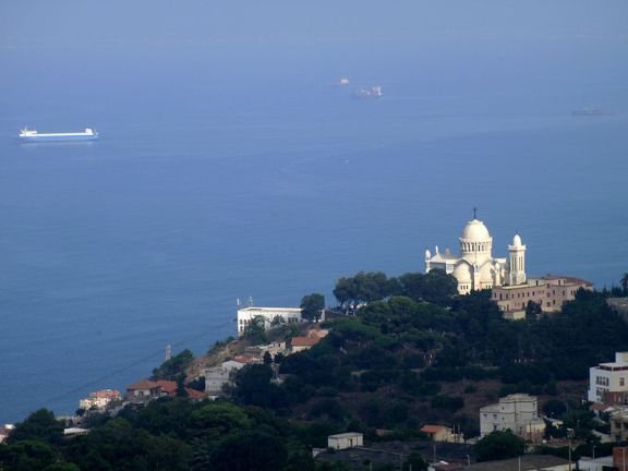 notre_dame_dafrique_a_alger_en_2010.jpg