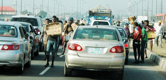 Traffic-Hawkers-At-Ikorodu-Road-Lagos.jpg