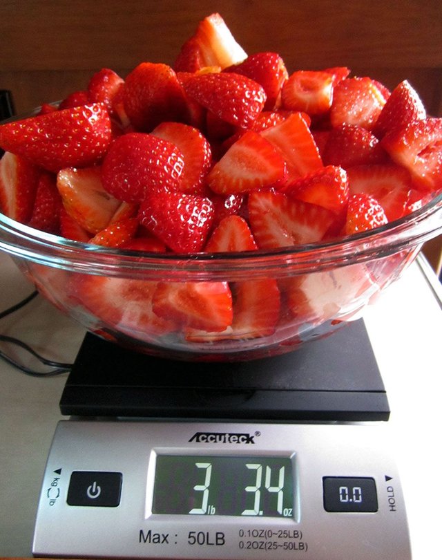 Strawberry jam 1a.jpg