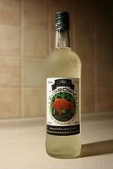 800px-Zubrowka_vodka_01.jpg