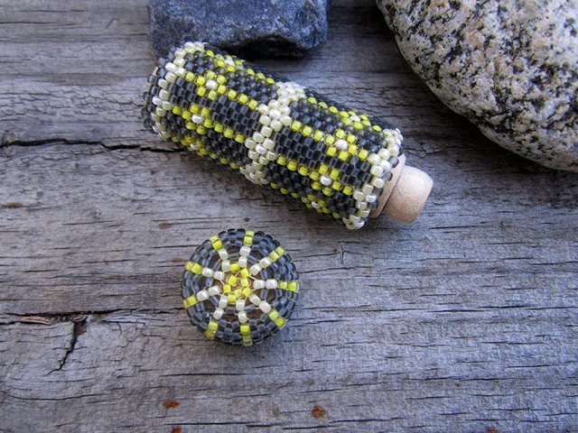 Yellow Grey seed beaded needle case 1a.jpg