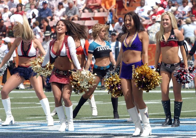 cheerleaders-560455_1920.jpg