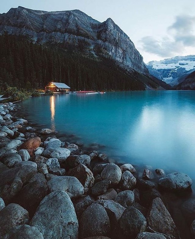 Lake Louise Alberta.jpg