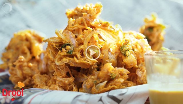 611597-onion-pakoda.jpg