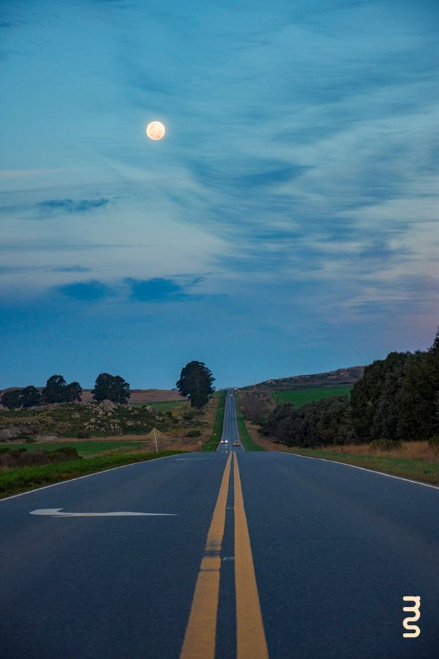 Luna sobre la ruta.jpg