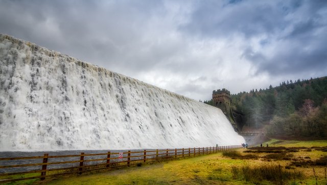 derwent-dam-3129673_1920.jpg