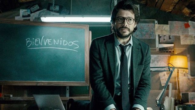 Alvaro-Morte-Sergio-Profesor_1193291245_75101513_667x375.jpg