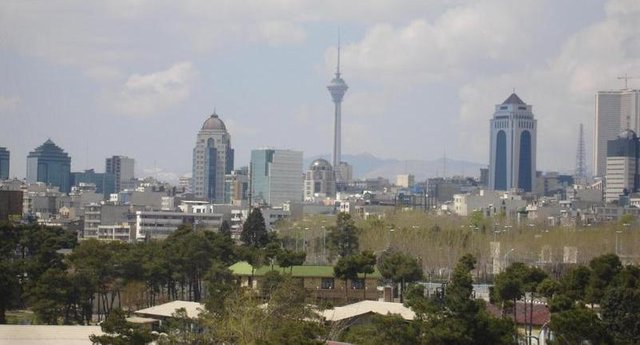 Tehran_skyline_may_2007.jpg