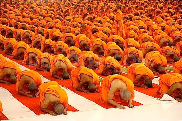 Buddha-Weekly-Monks-prostrating-Buddhism.jpg