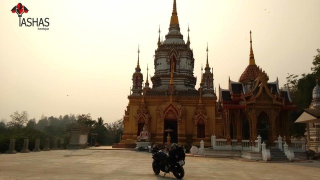 Temples-of-Mae-Cheam-Highway.jpg