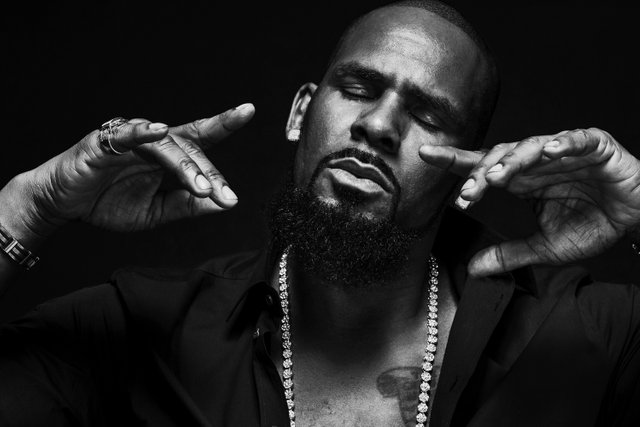 r-kelly-gq.jpg