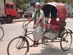 22-53-43-Misir_Ali_rickshaw_puller.jpg