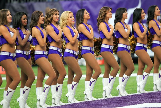 Minnesota-Vikings-cheerleaders-AP_16325769337496.jpg