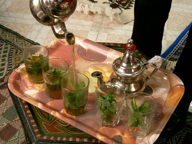 Method-of-preparation-of-Moroccan-mint-tea.jpg