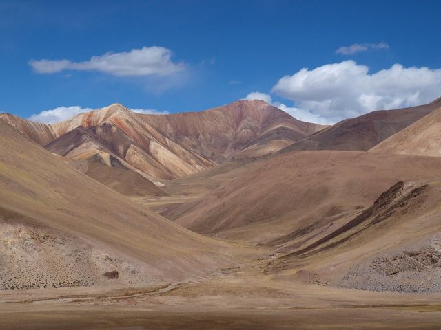 Oct02_Mountains_to_the_North_of_Indus_valley.JPG