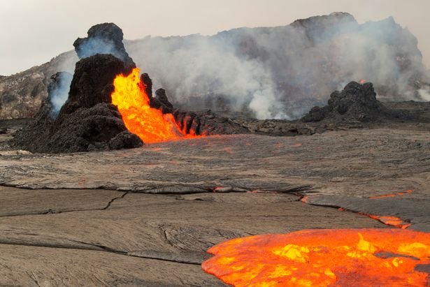 Lava-from-the-East-Pond-vent-in-Puu-Oo-Kilauea-Volcano-Hawaii-Volcanoes-National-Park.jpg