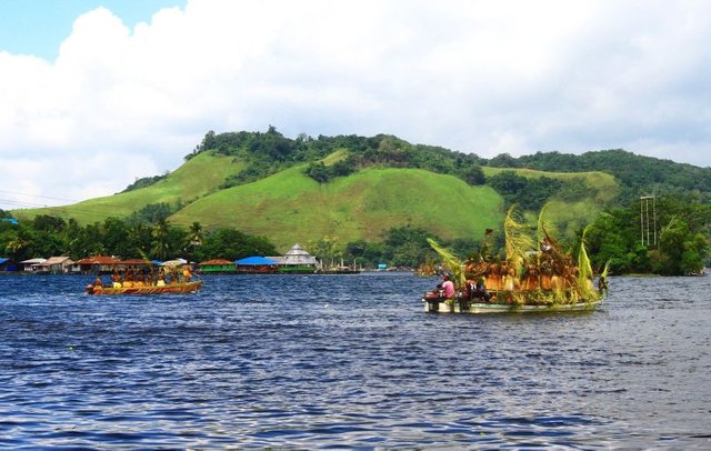 indahnya-danau-sentani-di-papua-0VnJKtKTOD.jpg