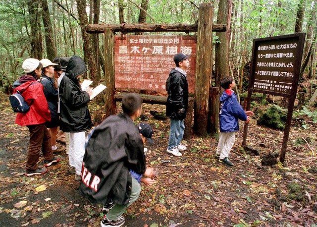 aokigahara-bosque-letreros.jpg