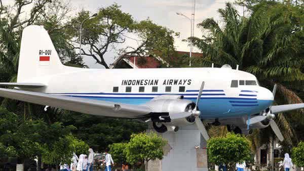 Monumen-RI-001-Seulawah-Banda-Aceh-Aceh-Indonesia.jpg