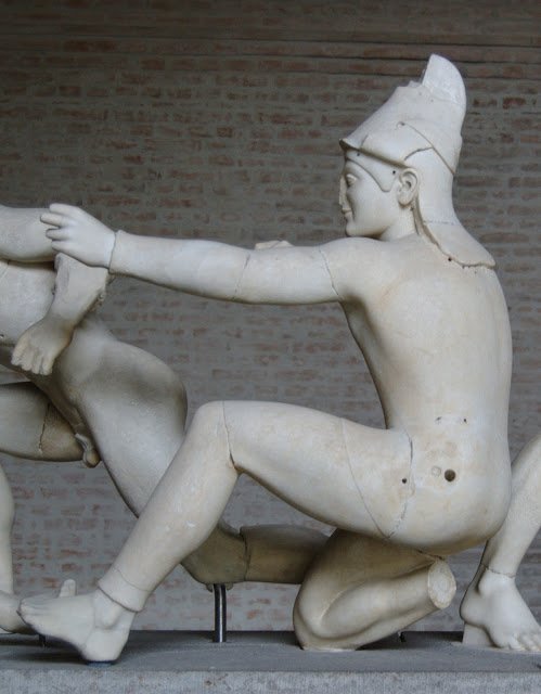 Aphaia_pediment_Paris_W-XI_Glyptothek_Munich_81.jpg