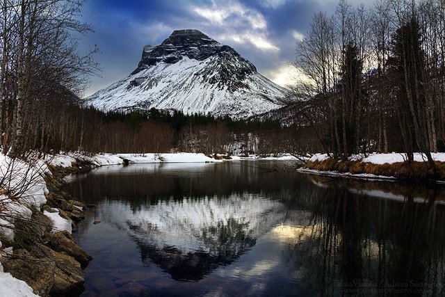 TR009-Skarfjellet_reflections_in_Svartelva_river.jpg