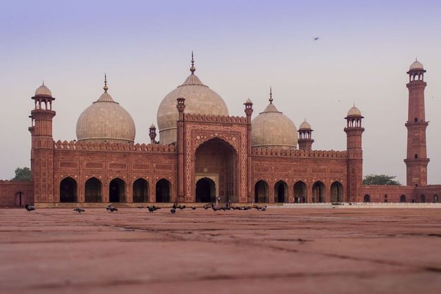 Badshahi_Mosque_3-768x512.jpg