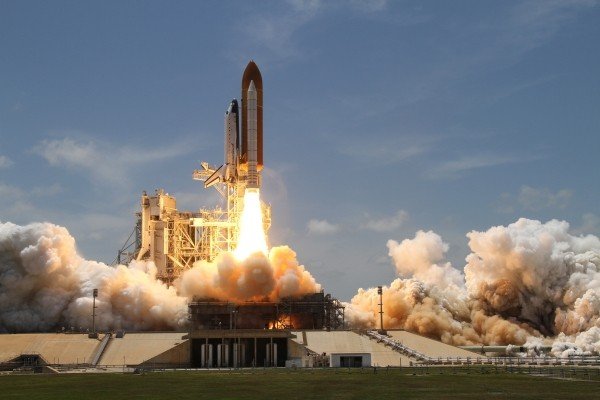 space-shuttle-taking-off-into-sky.jpg