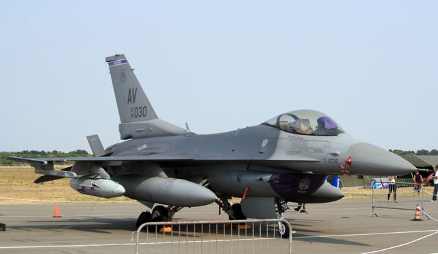 F-16_Fighting_Falcon_USAF,_september_01,_2012.jpg