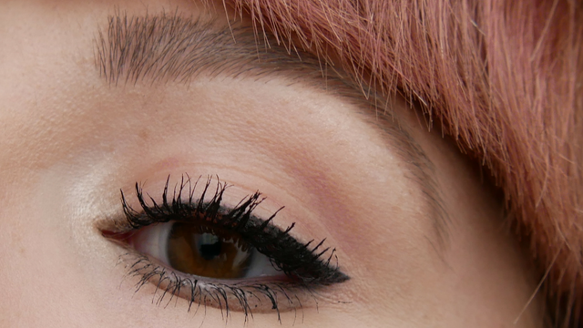 Winged eyeliner - second-melissavandijkmakeuptutorials.png