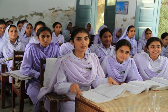 Girls_in_school_in_Khyber_Pakhtunkhwa,_Pakistan_(7295675962).jpg