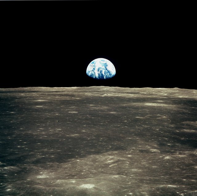 apollo-11-earthirse1.jpg